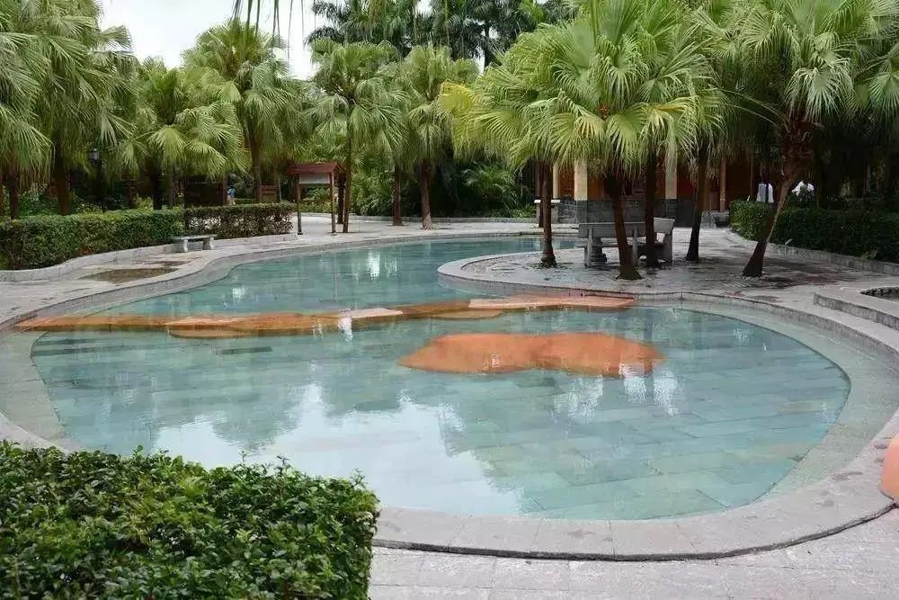 499抢购 金水台温泉小镇~豪华4星3床房车~含4人无限次温泉 早餐 国恩