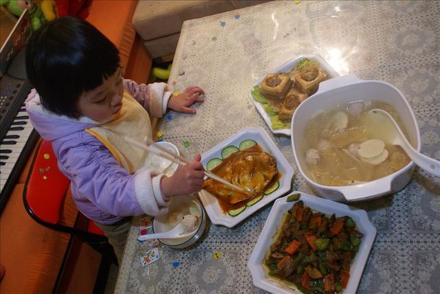 『早饭』4种早饭也别让孩子碰，积食不发育医生告诫：家长再没时间