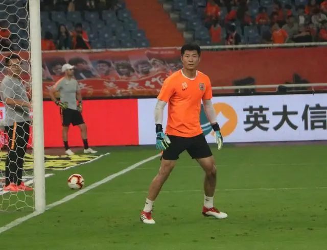 「王大雷」两人或成新赛季看点，门将有了双保险，王大雷晒训练合影