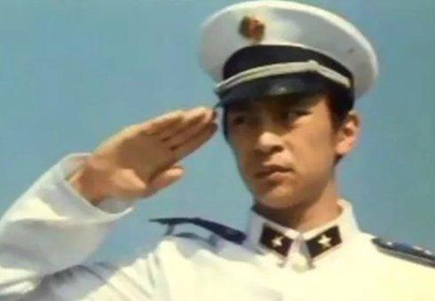 成名后退隐经商，复出拍戏险被淹死，如今凭独
