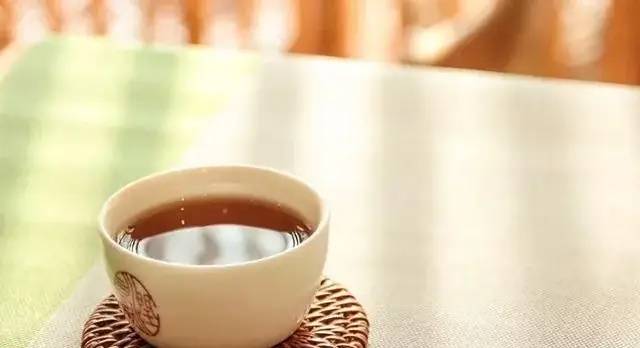 喝什么解渴比较健康 77aa8e4f7bcc423280c96687e67d6ff5.jpeg