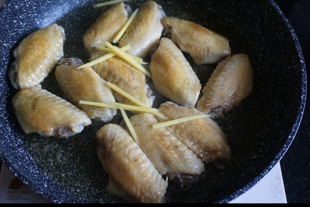 怎么才能做出好吃又嫩滑的虾饼 7911a518659d4af9b35fe2c2a14389ee.jpeg