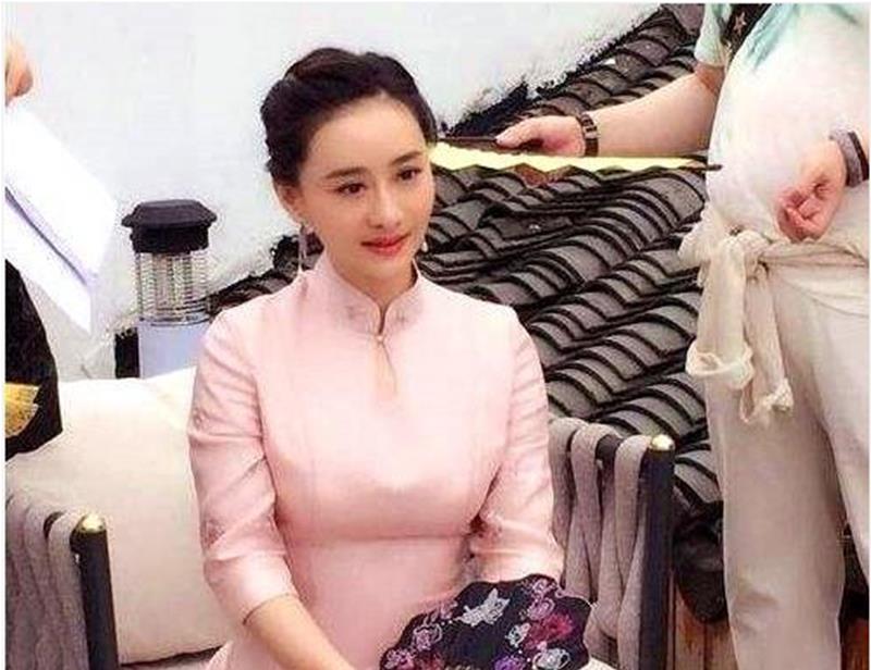 她曾让琼瑶苦等三年，45岁依旧甩不掉偶像包袱，