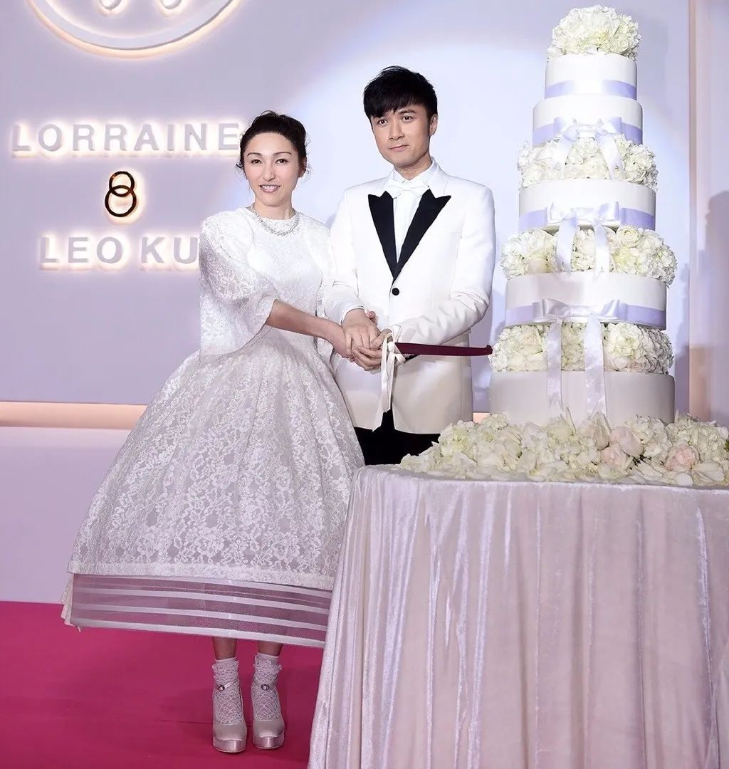 古巨基宣布当爸，52岁老婆美国生子，网友：都能