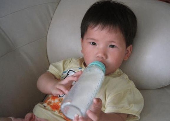 #孩子#别大意孩子这些睡姿家长还认为是可爱？错！那是脾胃的求救信号