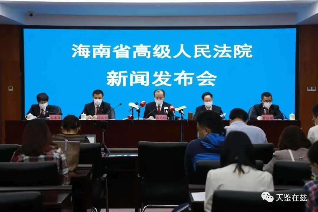 海南黑老大昌江黄鸿发穿防护服受审:终审死刑 至少77名公职人员涉案