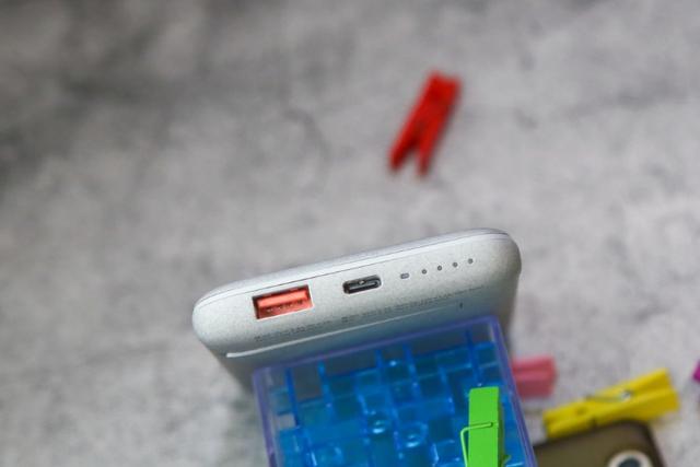 苹果能用的无线充电宝 930beeecc8284258a123bbbbb1794a12.jpeg