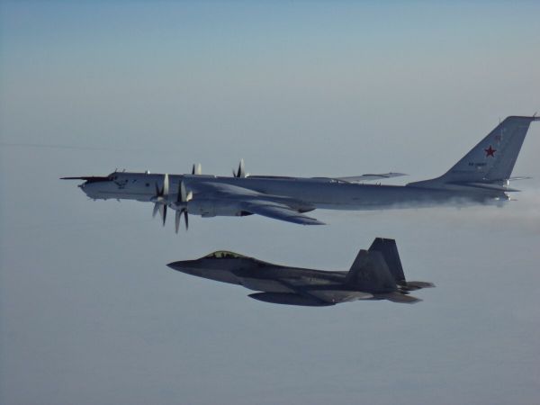 极地交锋：美加战机多次拦截俄侦察机