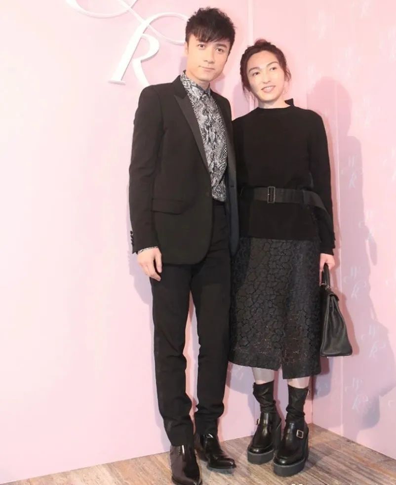 古巨基宣布当爸，52岁老婆美国生子，网友：都能