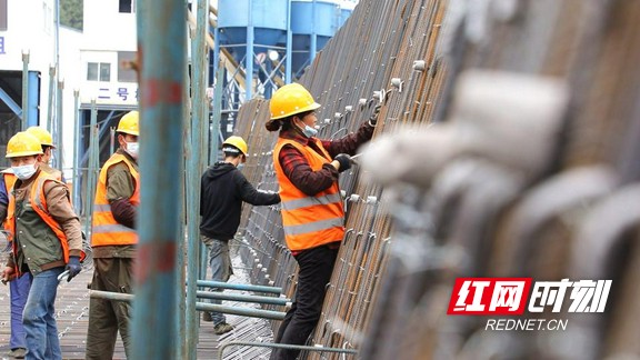 张吉怀高铁全面吹响建设“复工号” 朝着“春天