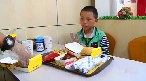 『早饭』4种早饭也别让孩子碰，积食不发育医生告诫：家长再没时间