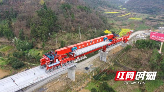 张吉怀高铁全面吹响建设“复工号” 朝着“春天