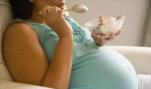 唐艺昕怀孕除了肚子哪都没胖，是神仙体质还是偷偷节食了？