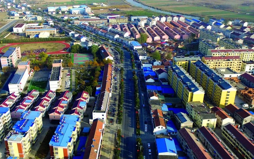 改造工程,新建城区道路,住宅小区雨污分流管网100公里;连云区将铺设