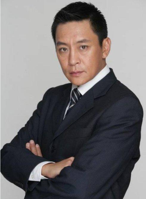 成名后退隐经商，复出拍戏险被淹死，如今凭独
