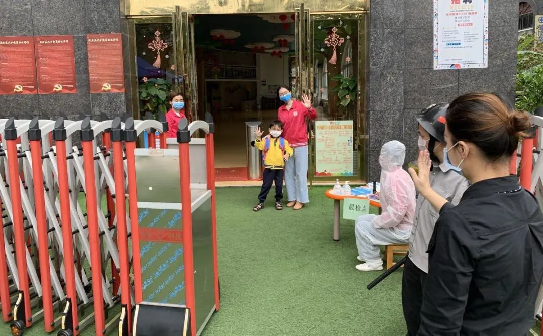 模拟场景三:幼儿入园体温异常 体温异常的幼儿到校门口的临时隔离室
