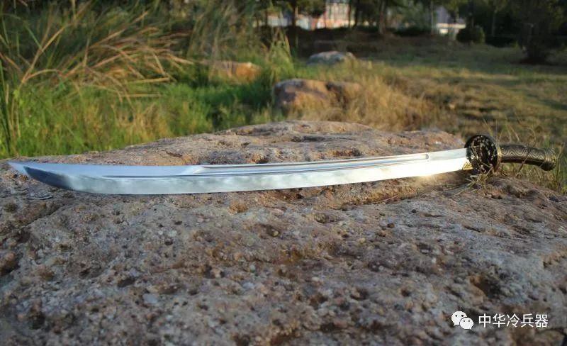 精鋭ヨーロッパの長刀 古兵器 武具 冷兵器 刀装具 指揮刀 手鍛造打 鋼刀 精鋭ヨーロッパの長刀 古兵器 武具 冷兵器 刀装具 指揮刀 手鍛造打 鋼