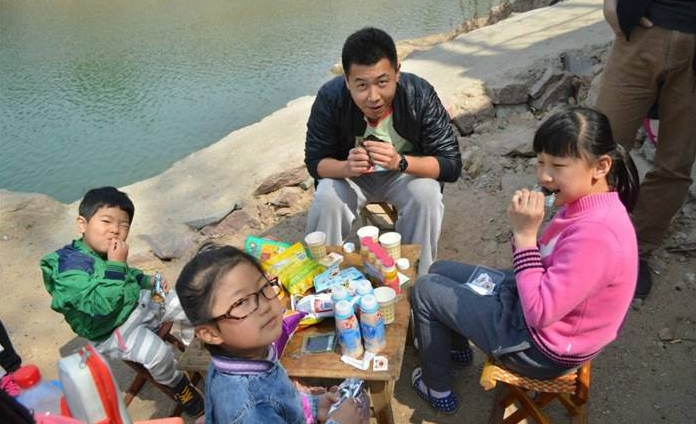[孩子]医生：吃多上火还脾虚，再馋也别买3类零食“偷走”孩子免疫