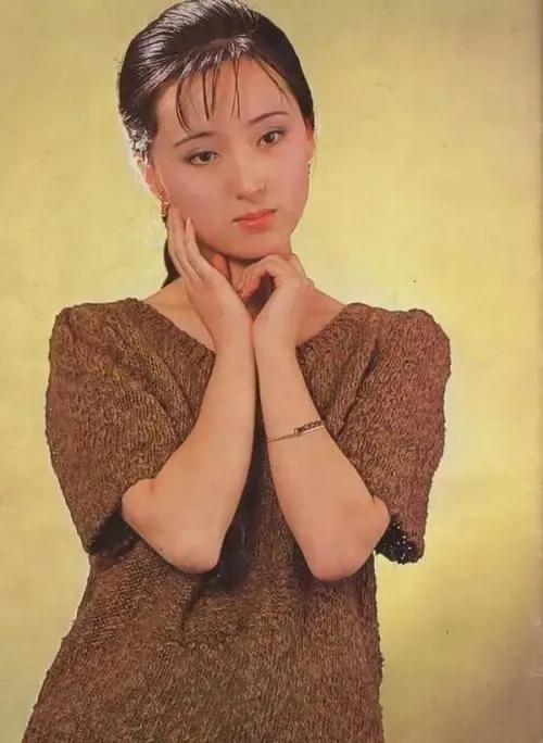“林黛玉”陈晓旭离世13年，当初她为何与毕彦君