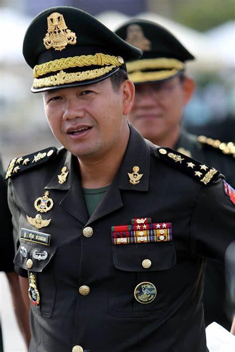 柬埔寨首相洪森,五星上将军衔,虎父无犬子,长子是中将