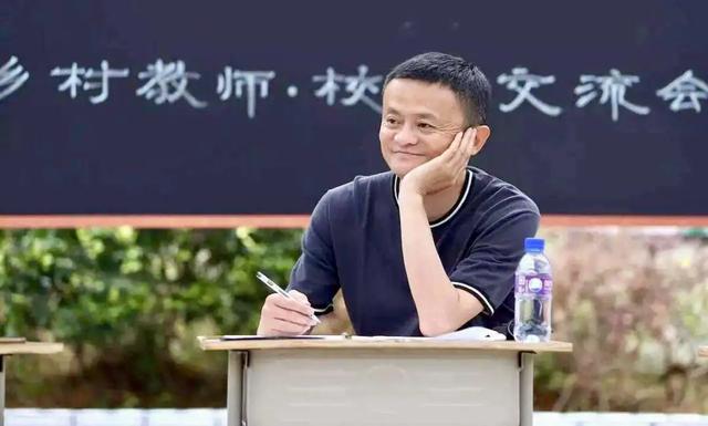 比尔盖茨宣布他不上班了，将慈善进行到死后2