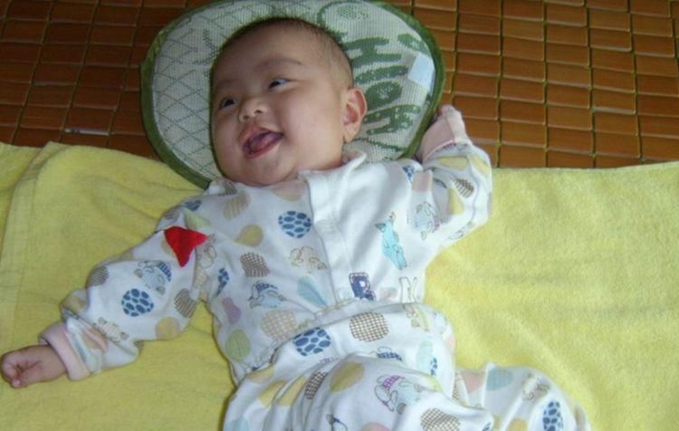 孩子：孩子积食又咳嗽儿科医生劝告：早春少给孩子吃“3物”