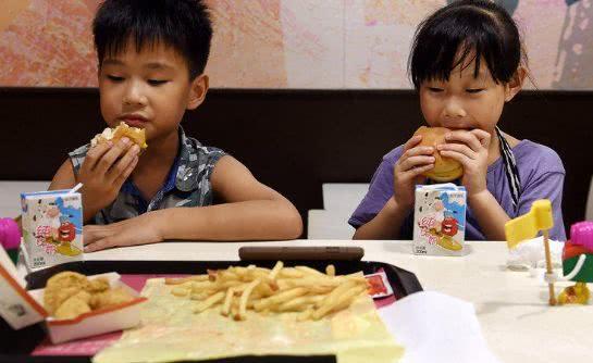 「行为」出现这3个“怪行为”证明脾虚了，此时做好2件事如果家里有孩子