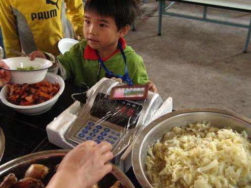「孩子」半年没发育！医生斥责：3种黑餐，怎么还在喂4岁宝宝脾肺衰竭