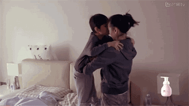 孩子：婆婆给儿子洗澡引发家庭矛盾：异性父母能给孩子洗澡吗？