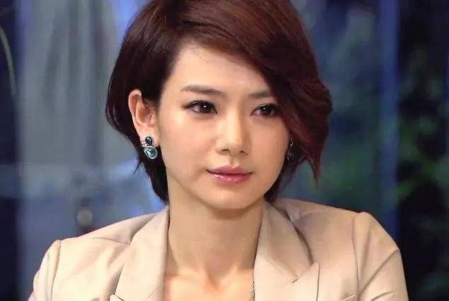 旗袍配什么发型妆容好看 53cee2520f354cabb670f17eee8c2aa5.jpeg