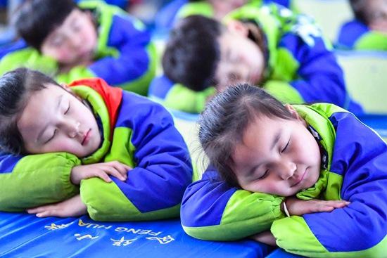 『孩子』孩子最易生病了，父母记住2饭不吃，2觉不睡！三月“倒春寒”