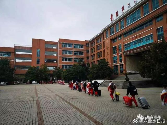 新疆■网友：我也想，在家都要长蘑菇了！直击新疆贵州高三初三今日开学现场