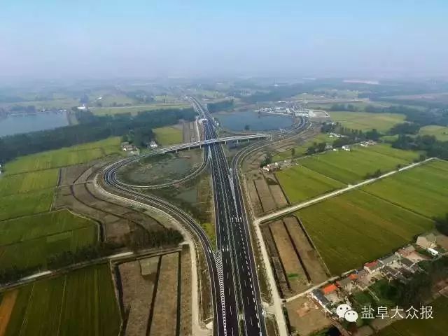 阜兴泰高速公路建湖至兴化段工程路线起于阜建高速九龙口枢纽,经盐都