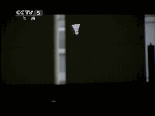 正手吊直线图示挥拍方向要对,素材来源吴柳萤教球注意逆时针挥拍摩擦