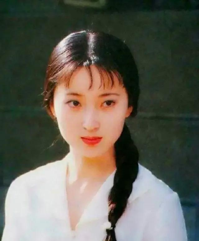 “林黛玉”陈晓旭离世13年，当初她为何与毕彦君