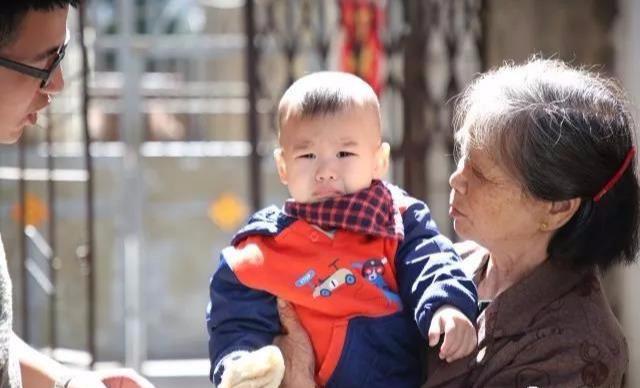 『孩子』孩子最易生病了，父母记住2饭不吃，2觉不睡！三月“倒春寒”