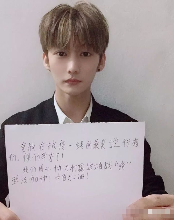抓人口罩_戴口罩的卡通图片(3)