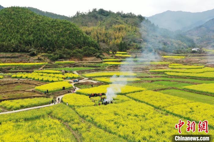 江湾村人口_江湾东头村(2)