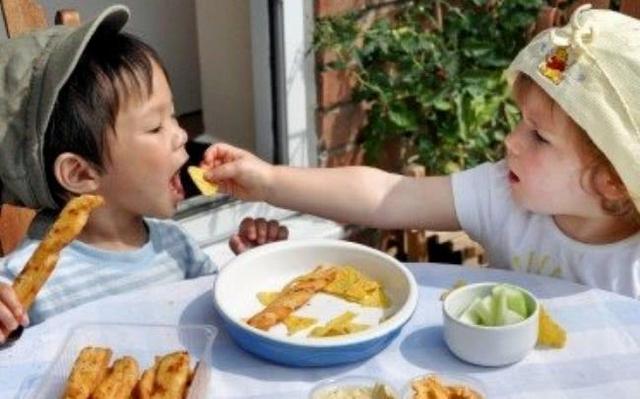「孩子」家长如果不管住嘴，常吃这3种东西，体弱难长高！孩子7岁之前