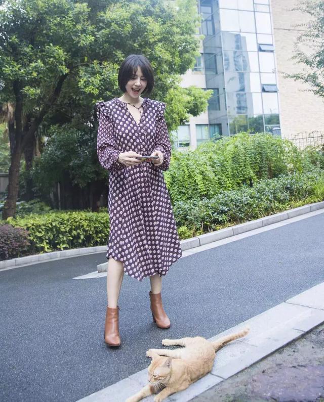 「Look」时尚又保暖春天想穿连衣裙怕冷怎么办？搭配长靴刚刚好