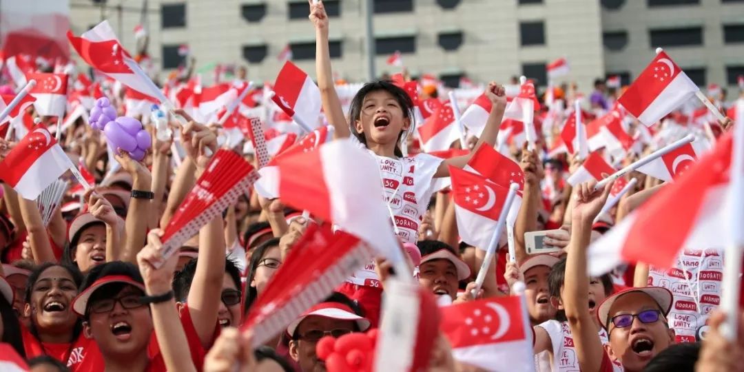 热烈的新加坡国庆群众大会现场 via frontline.hometeamns.sg