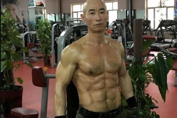 因《亮剑》走红，拍19部戏“死”13次，扬言宁做