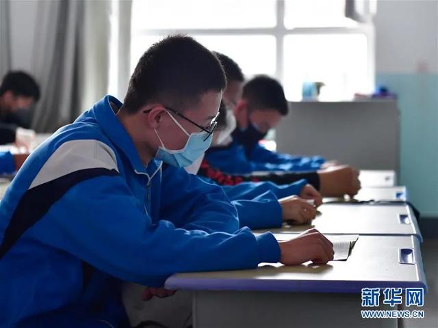新疆■网友：我也想，在家都要长蘑菇了！直击新疆贵州高三初三今日开学现场