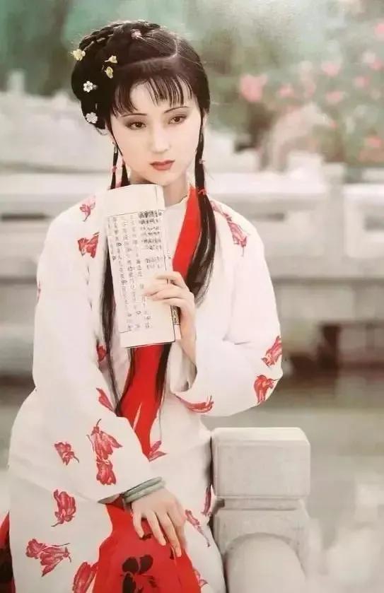 “林黛玉”陈晓旭离世13年，当初她为何与毕彦君
