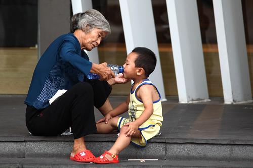 「孩子」积食发热高烧不退，紧急送医，要警惕妈妈喂1岁宝宝吃了“它”