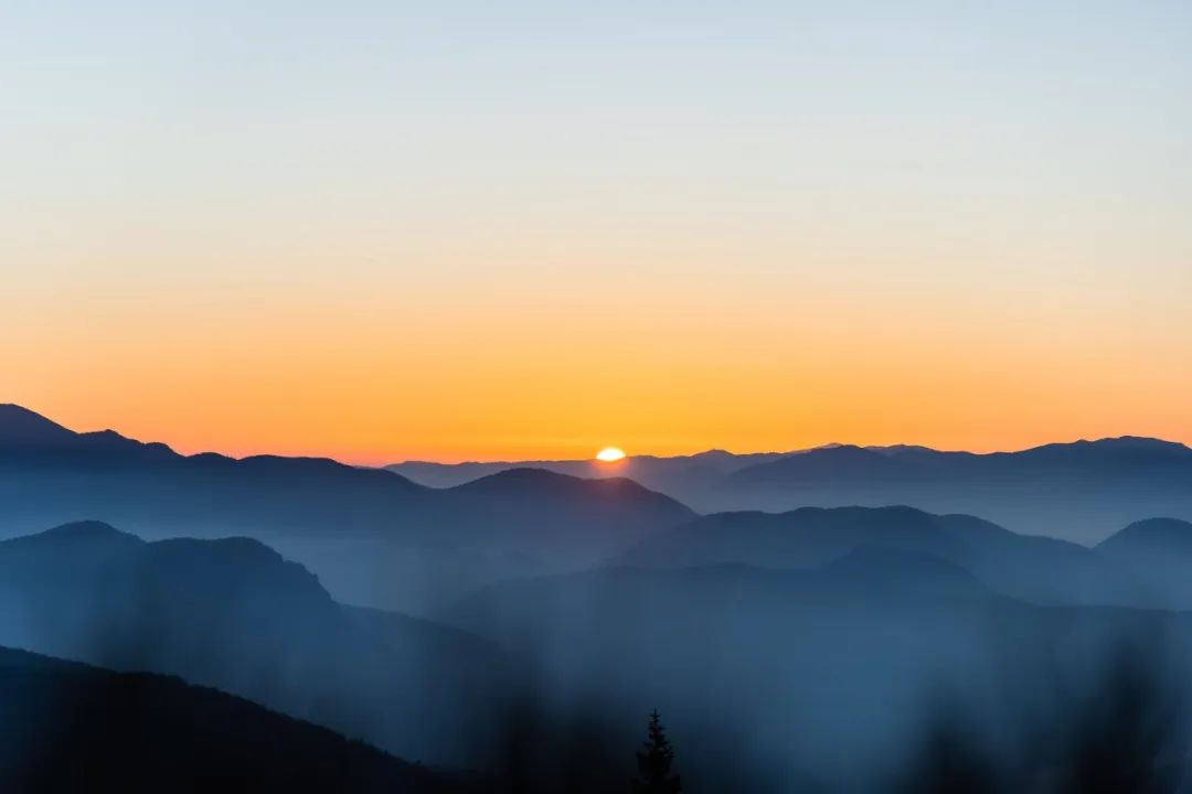 日出重山 图片| pexels