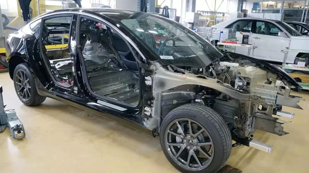 日本工程师手拆特斯拉model3惊呼核心芯片已领先同行6年