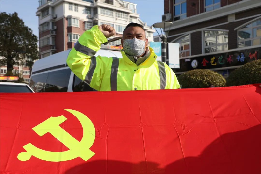 看到党旗,胜利有望,2020年2月19日早上,转业军人共产党员季祥飞在疫情