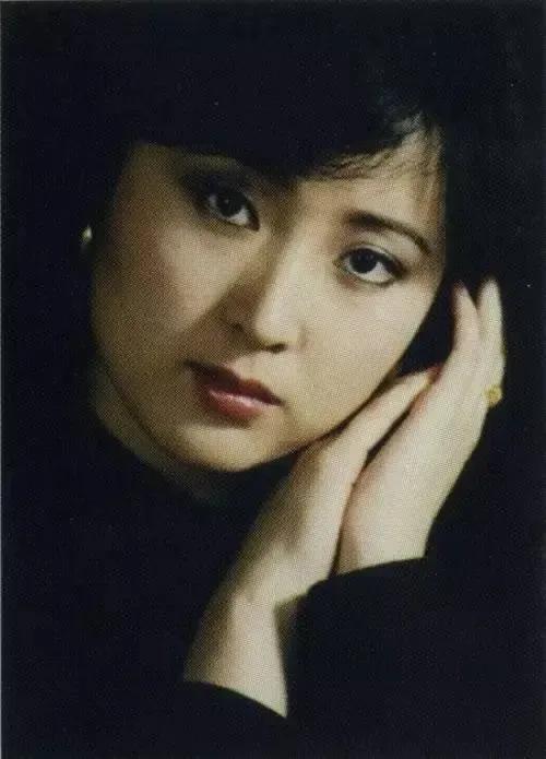 “林黛玉”陈晓旭离世13年，当初她为何与毕彦君