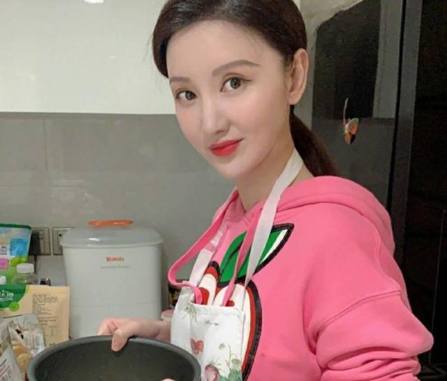 《安家》饰演罗晋前妻，张萌被质疑整容，另一